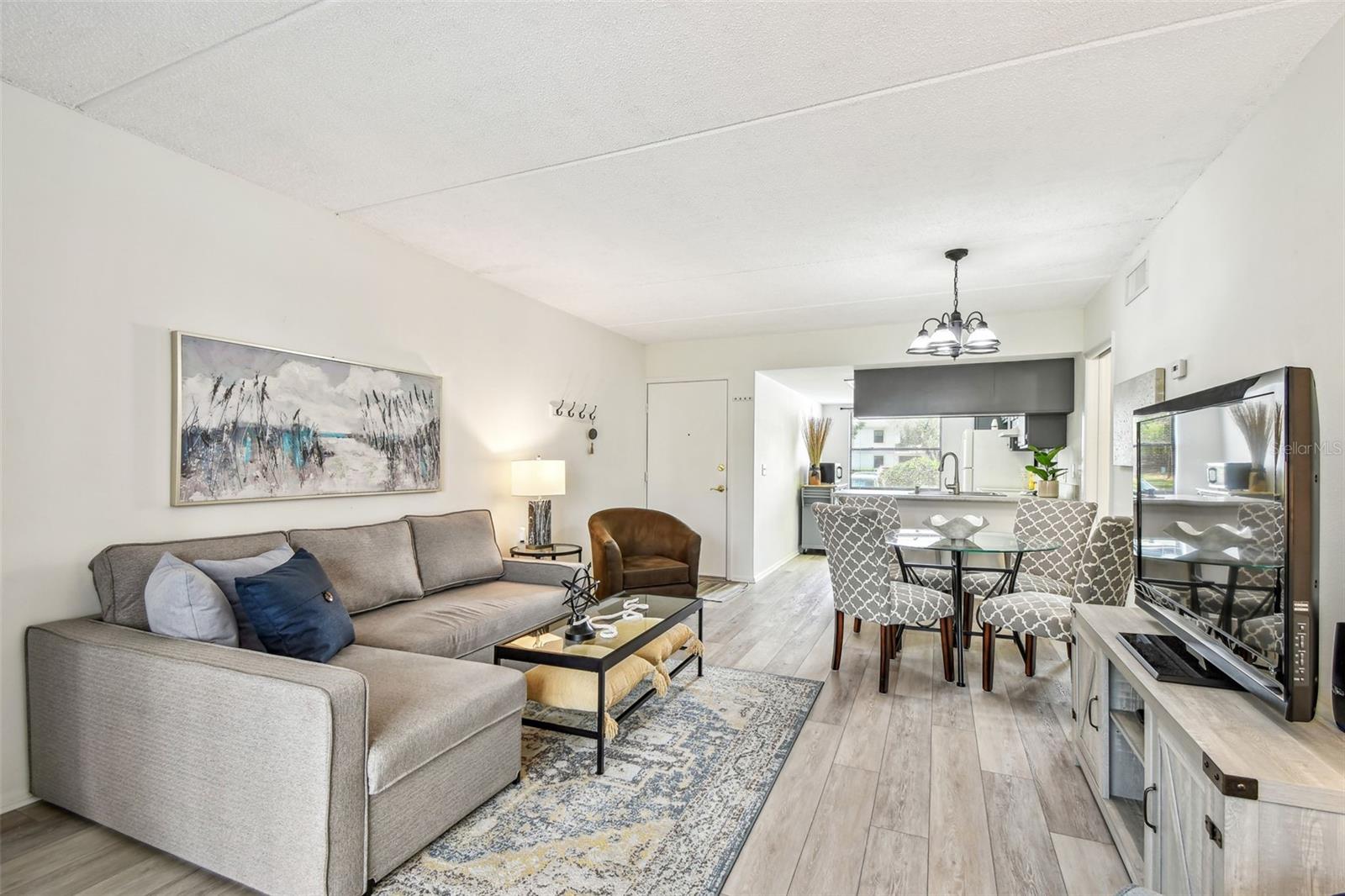 Image 8 of 63 For 413 Meadow Lane 81