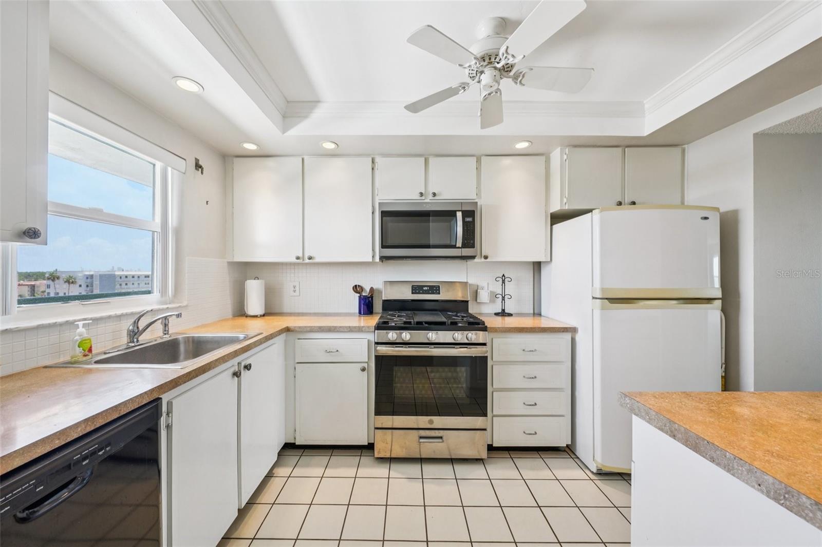 Image 10 of 57 For 6020 Shore Blvd  709