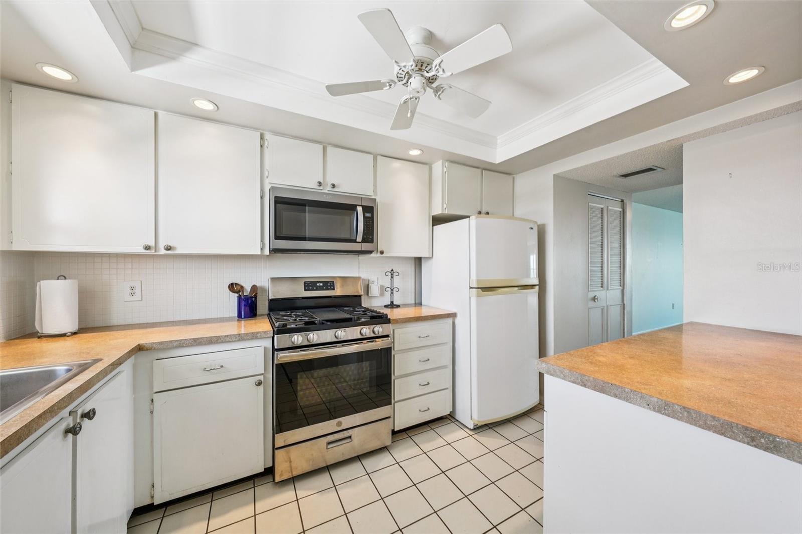 Image 11 of 57 For 6020 Shore Blvd  709