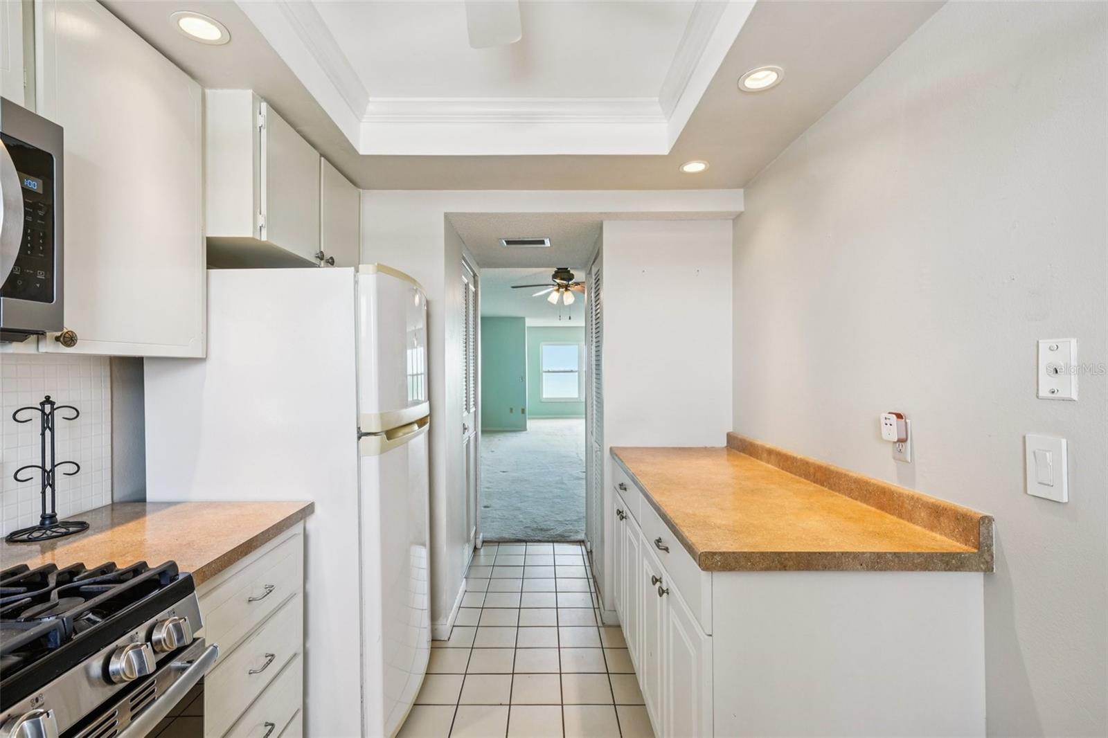 Image 12 of 57 For 6020 Shore Blvd  709