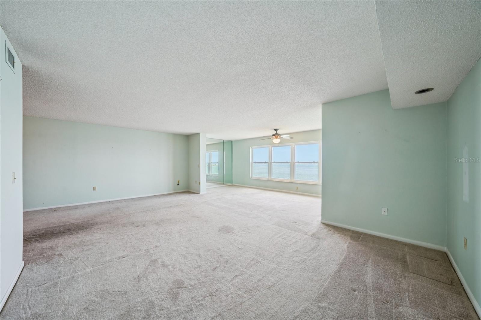 Image 21 of 57 For 6020 Shore Blvd  709