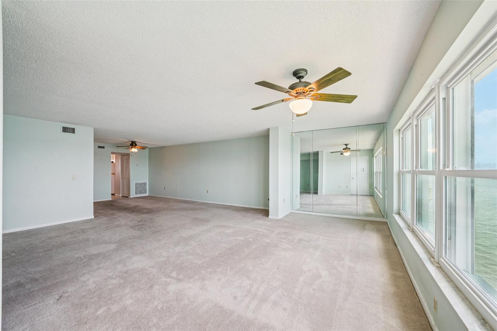 Image 22 of 57 For 6020 Shore Blvd  709