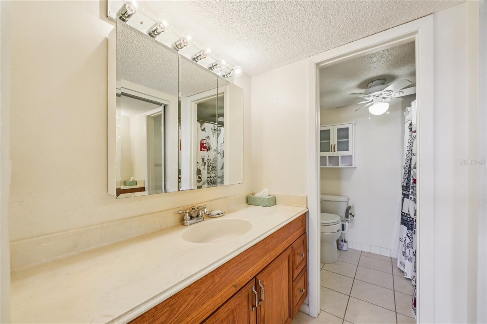 Image 33 of 57 For 6020 Shore Blvd  709