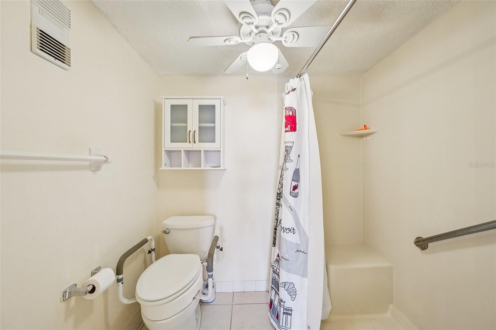 Image 36 of 57 For 6020 Shore Blvd  709