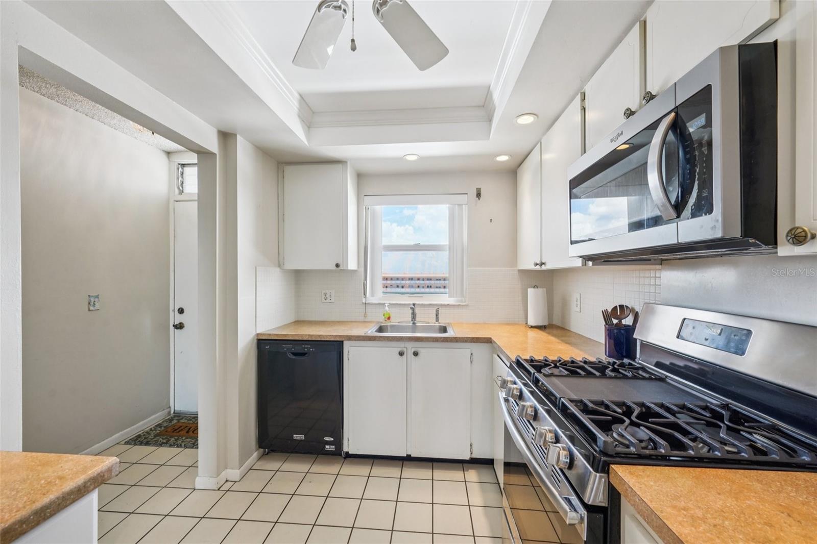 Image 9 of 57 For 6020 Shore Blvd  709