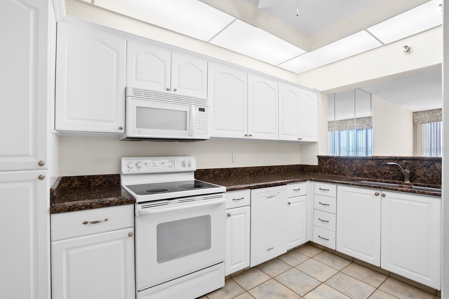 Image 13 of 43 For 8021 Sailboat Key Boulevard S 305