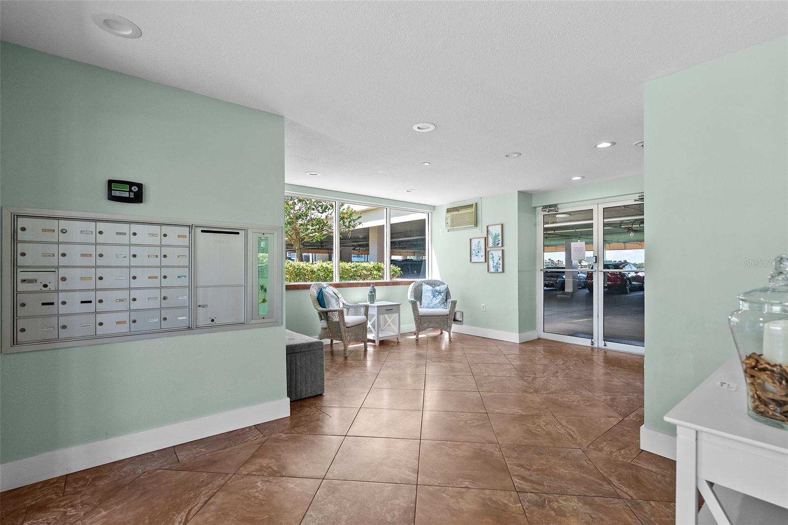 Image 30 of 43 For 8021 Sailboat Key Boulevard S 305