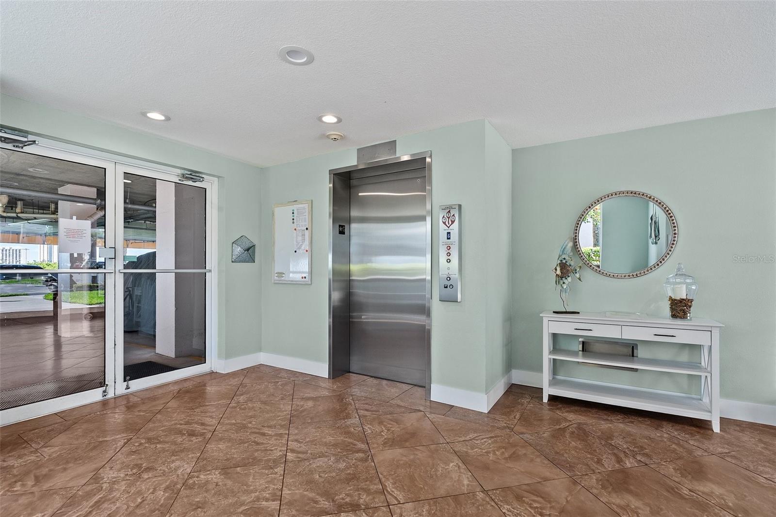 Image 31 of 43 For 8021 Sailboat Key Boulevard S 305