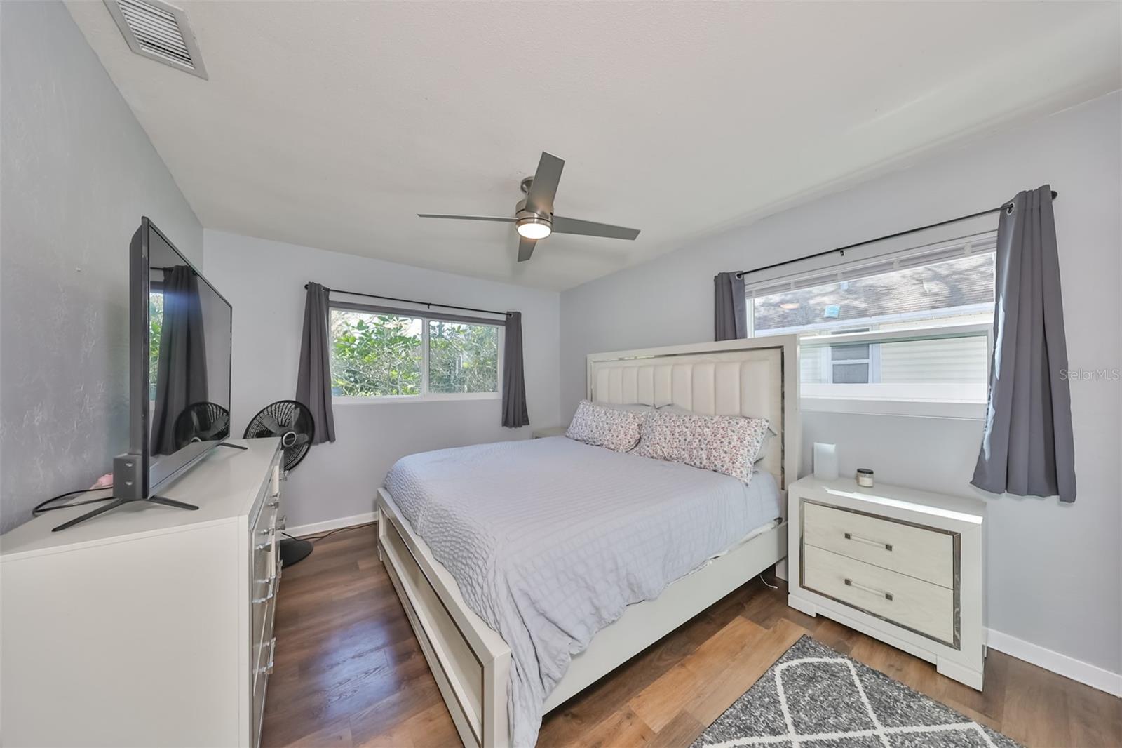 Image 21 of 42 For 3226 20th Street N