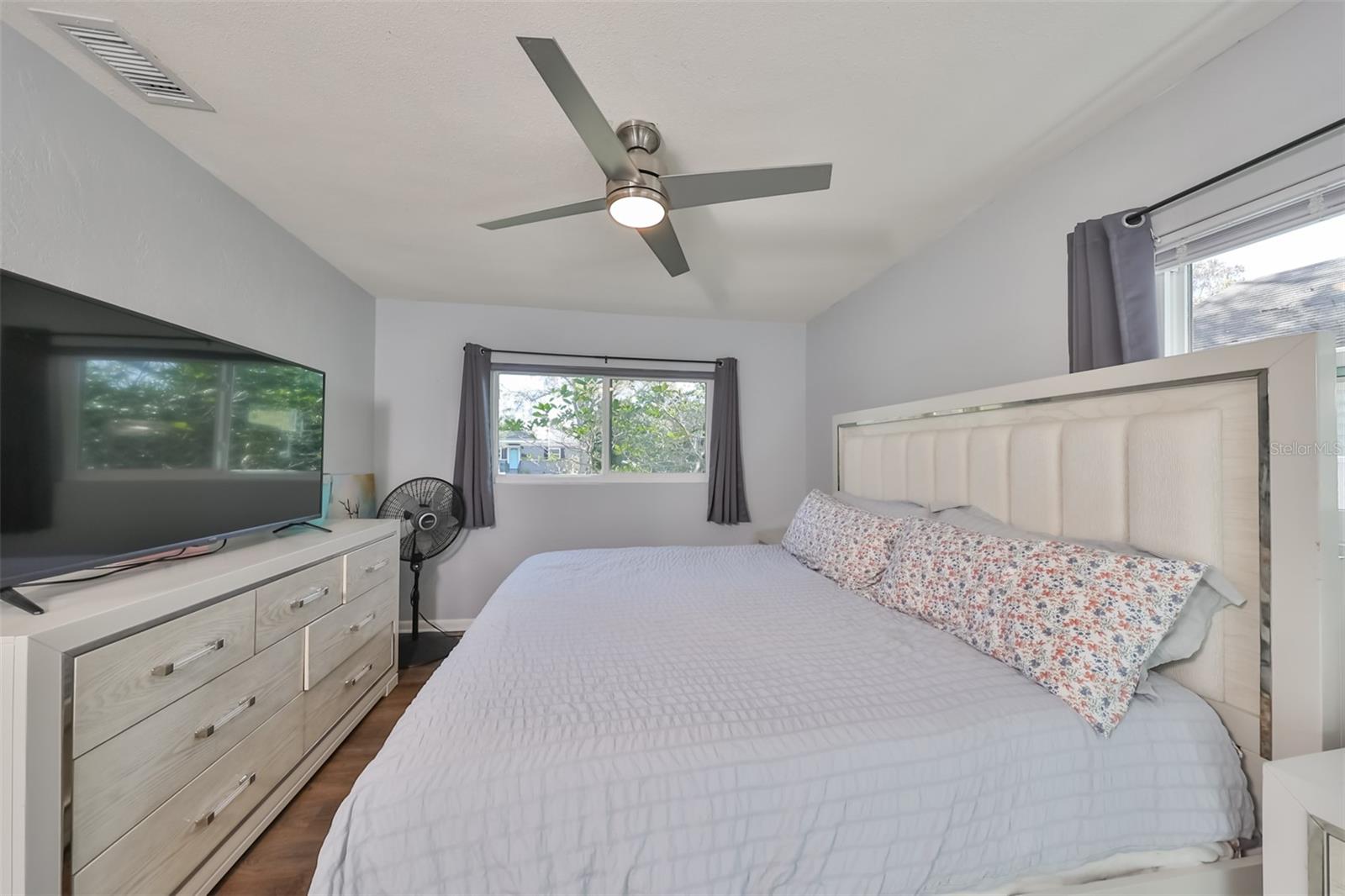 Image 22 of 42 For 3226 20th Street N