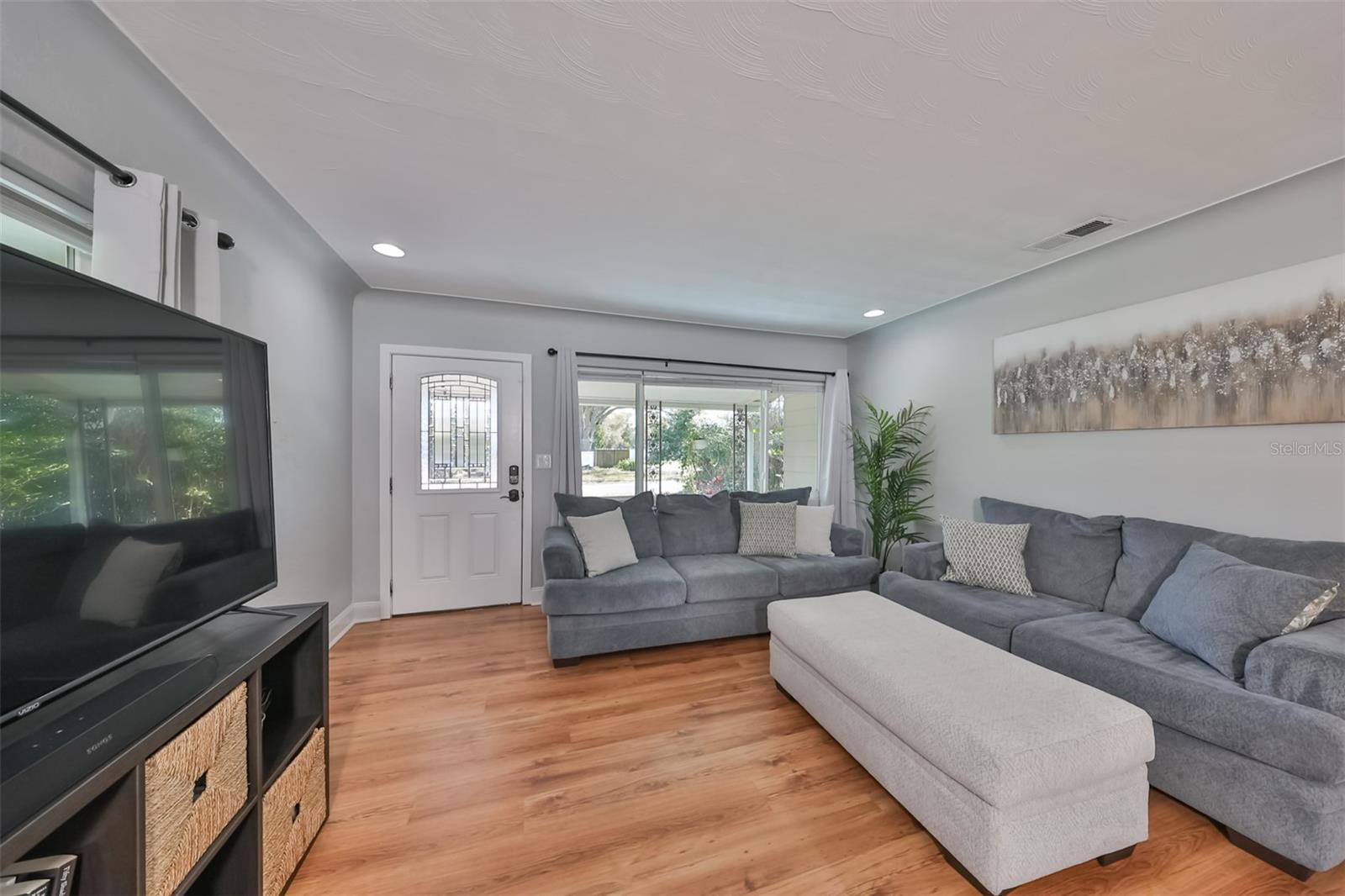Image 6 of 42 For 3226 20th Street N