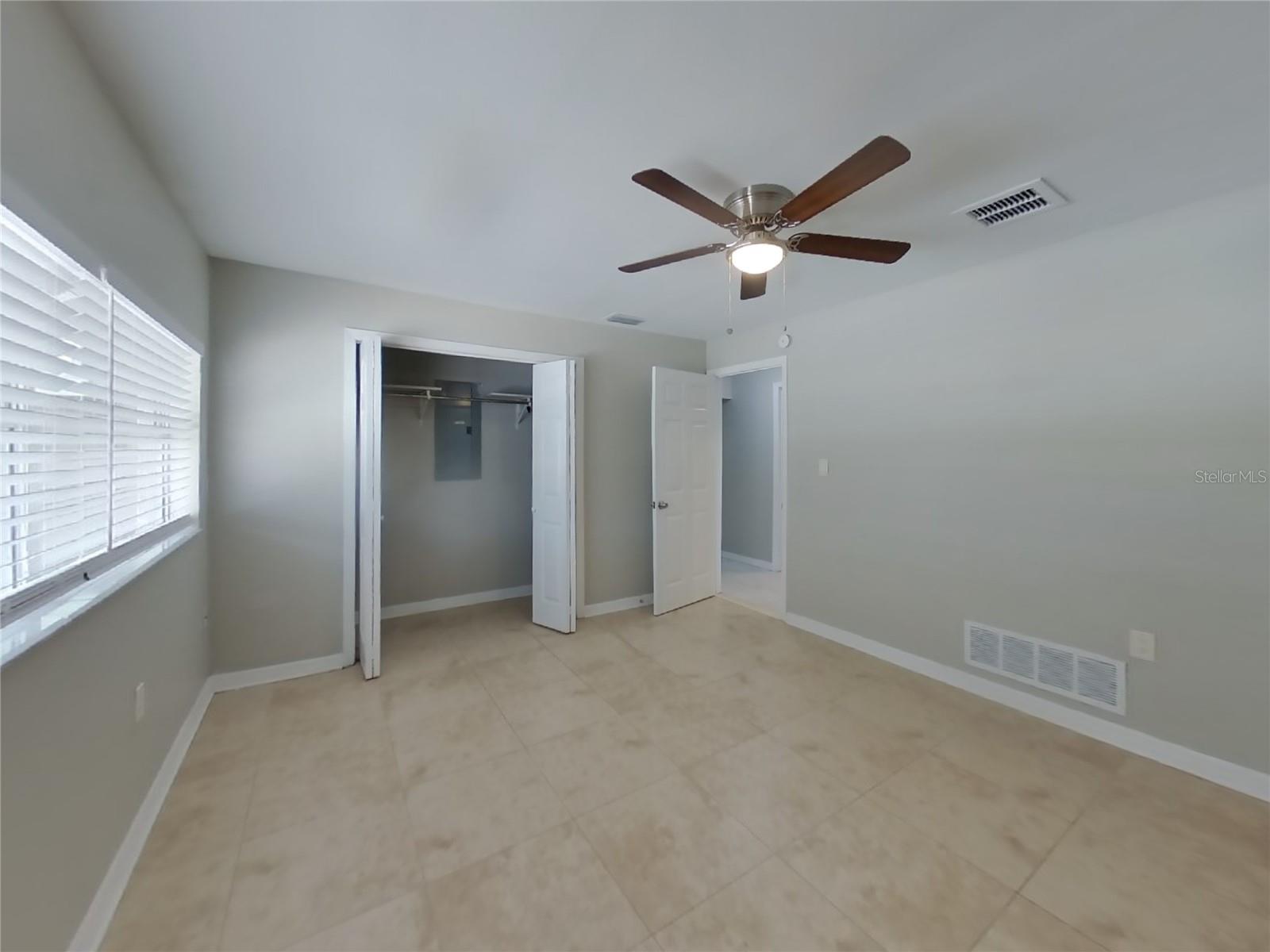 Image 11 of 21 For 1456 Lakeview Drive