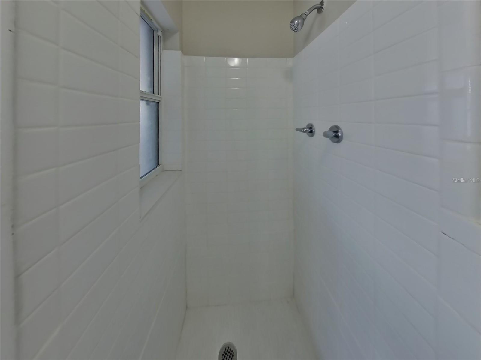 Image 17 of 21 For 1456 Lakeview Drive