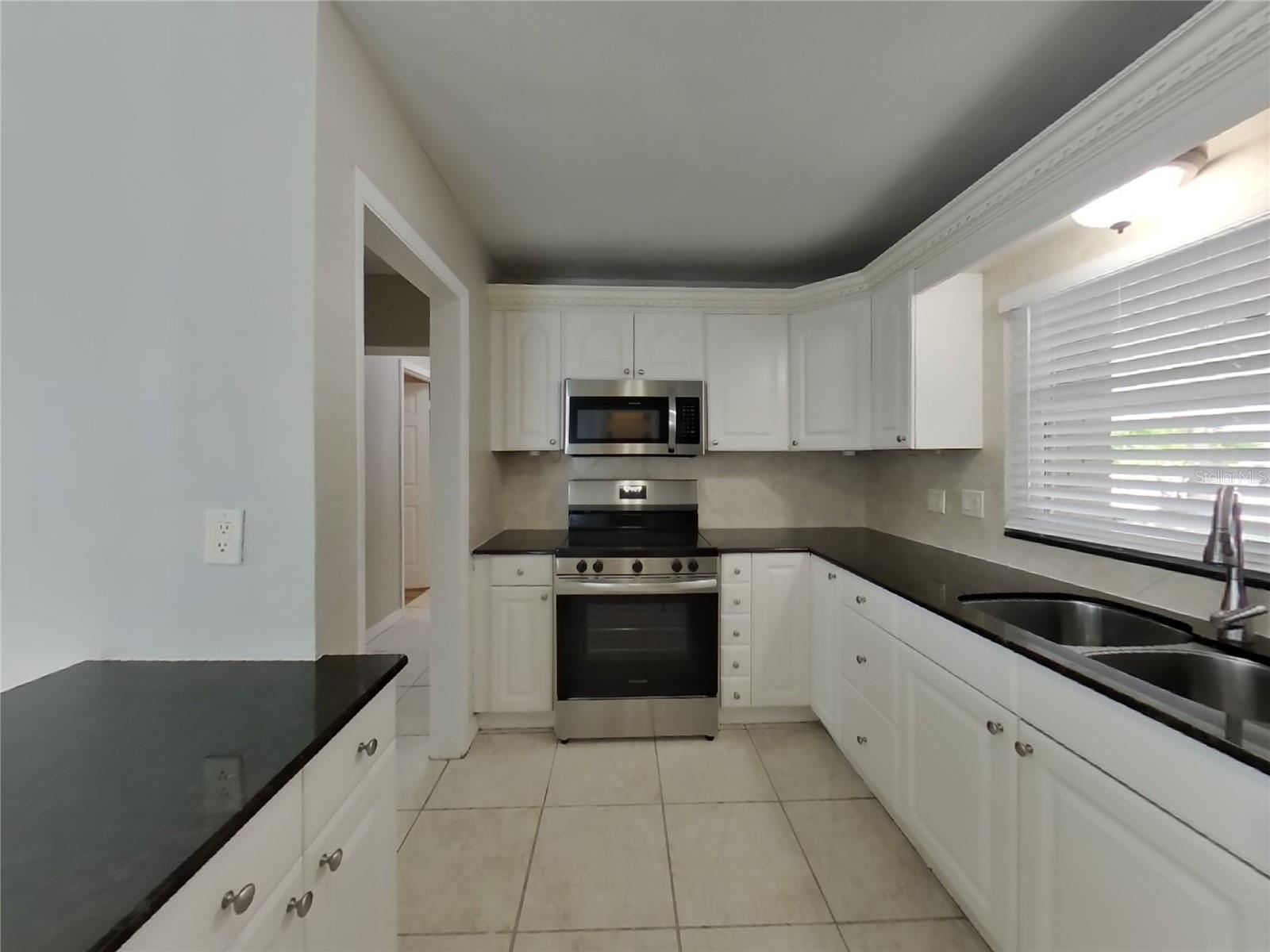 Image 5 of 21 For 1456 Lakeview Drive