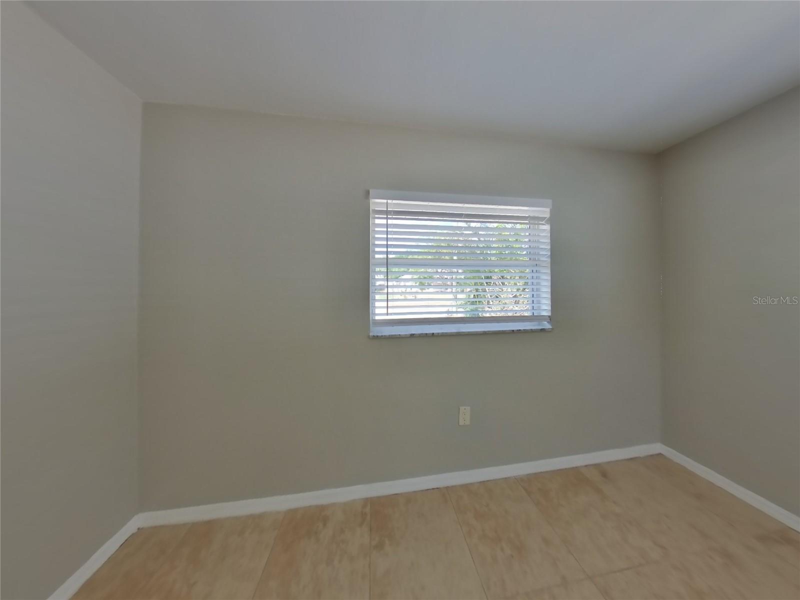 Image 8 of 21 For 1456 Lakeview Drive