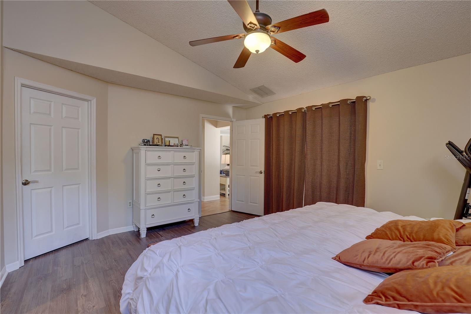 Image 20 of 43 For 3338 Laurelwood Court