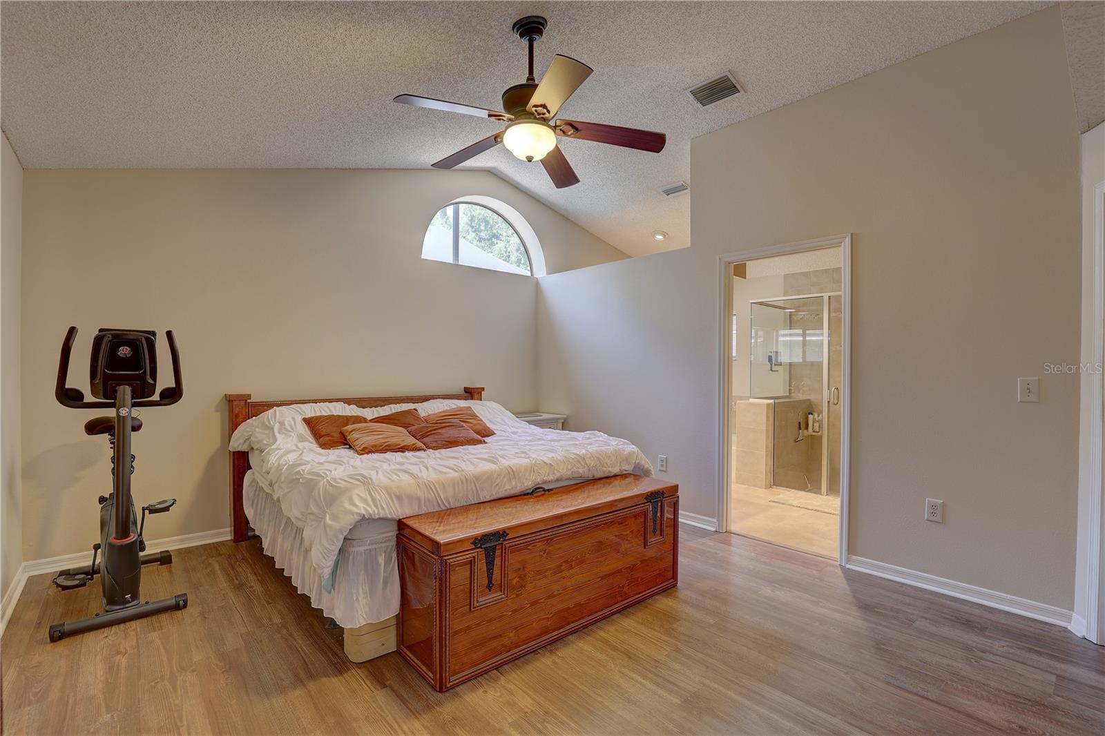 Image 21 of 43 For 3338 Laurelwood Court