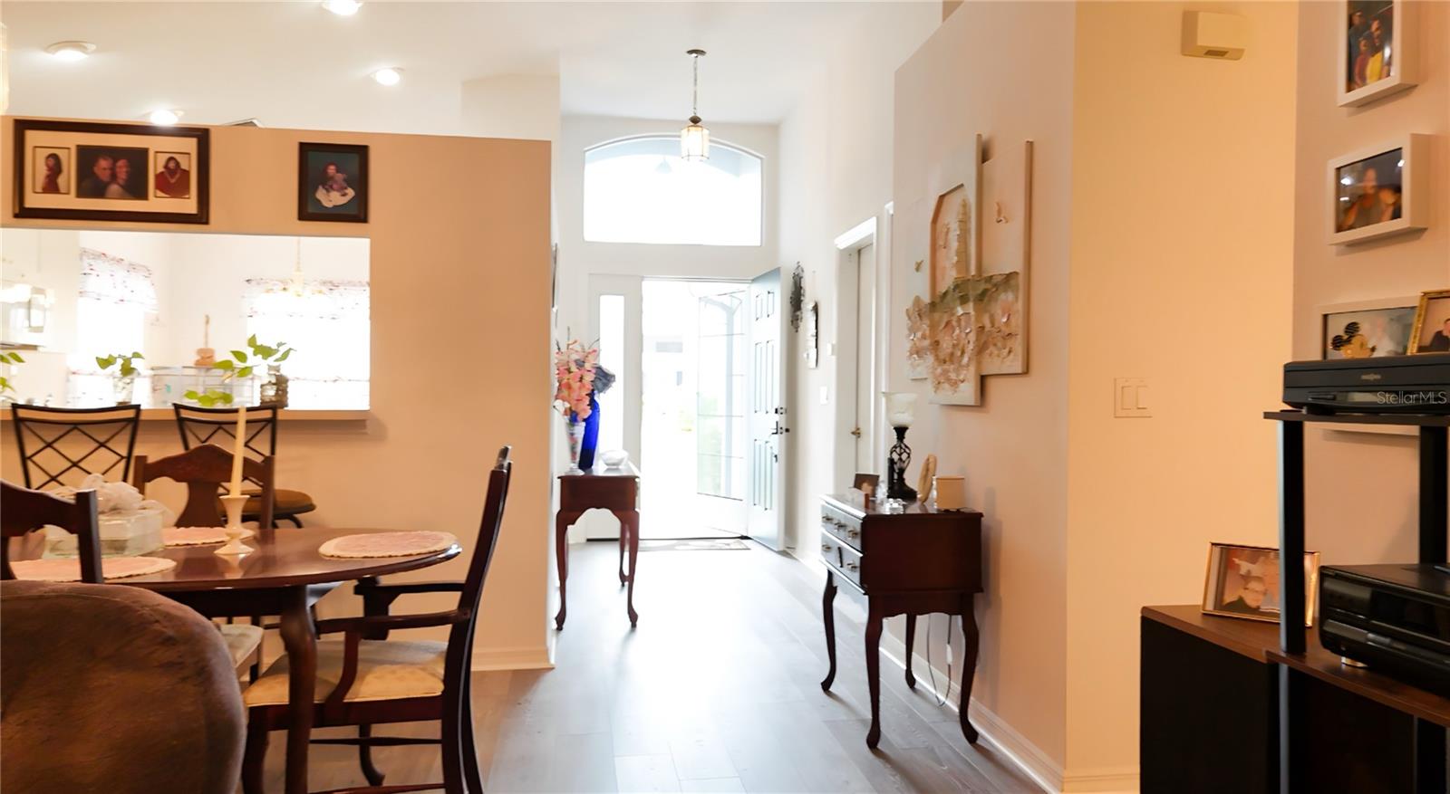 Listing photo id 8 for 14116 Whitecap Avenue