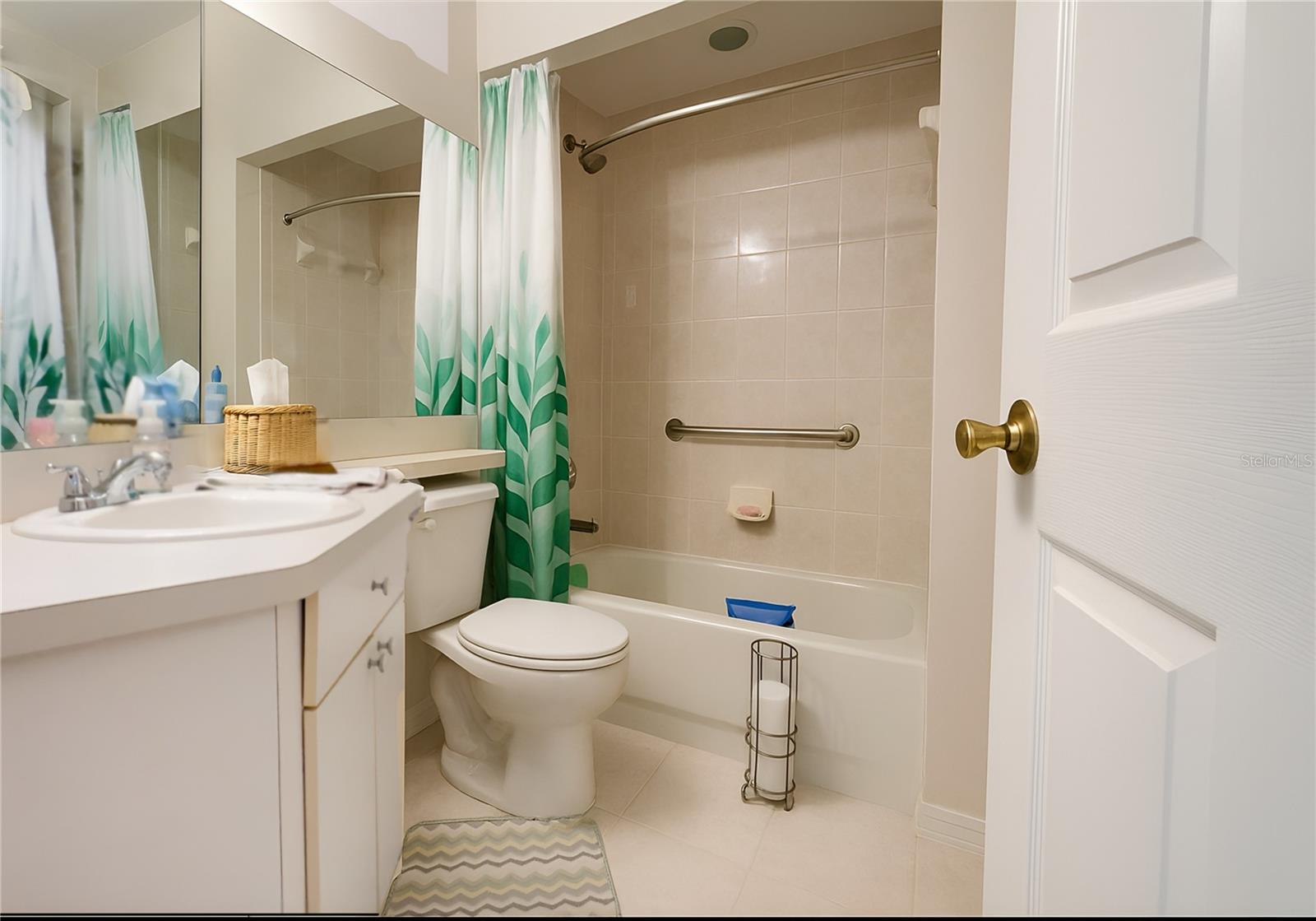 Listing photo id 14 for 14116 Whitecap Avenue