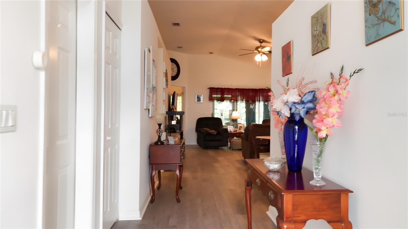 Listing photo id 7 for 14116 Whitecap Avenue