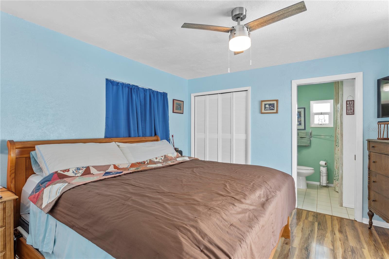 Listing photo id 9 for 1701 66th Avenue N