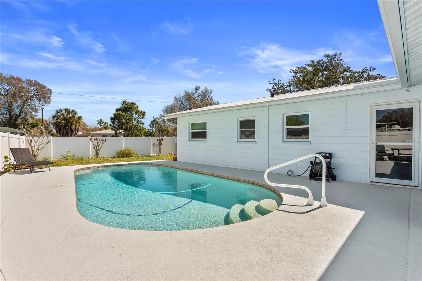 Listing photo id 20 for 1701 66th Avenue N