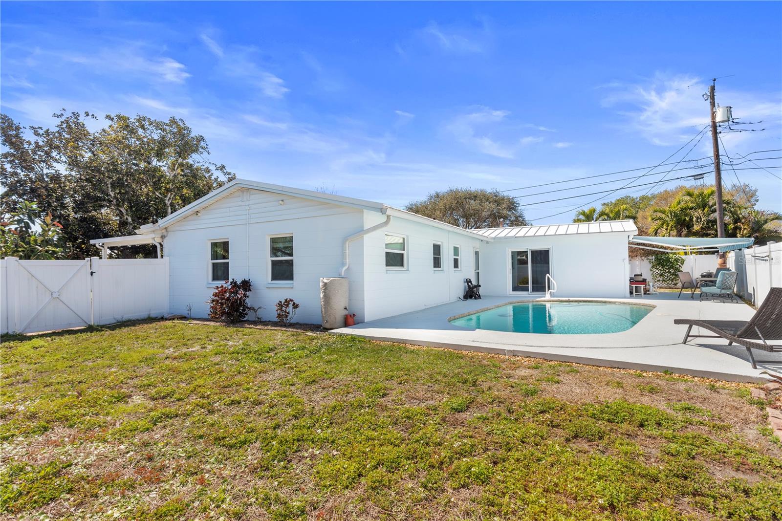 Listing photo id 21 for 1701 66th Avenue N