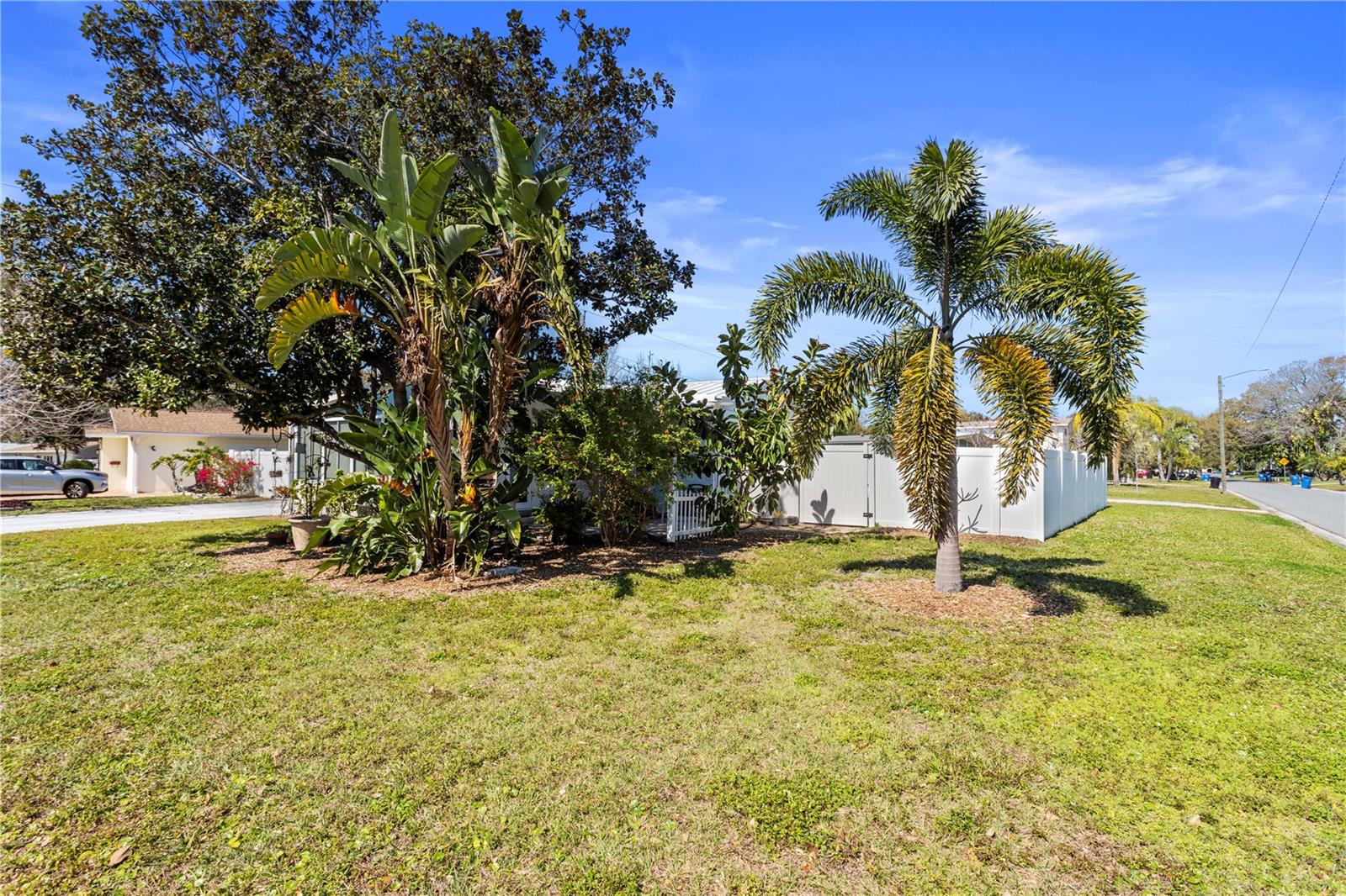 Listing photo id 24 for 1701 66th Avenue N
