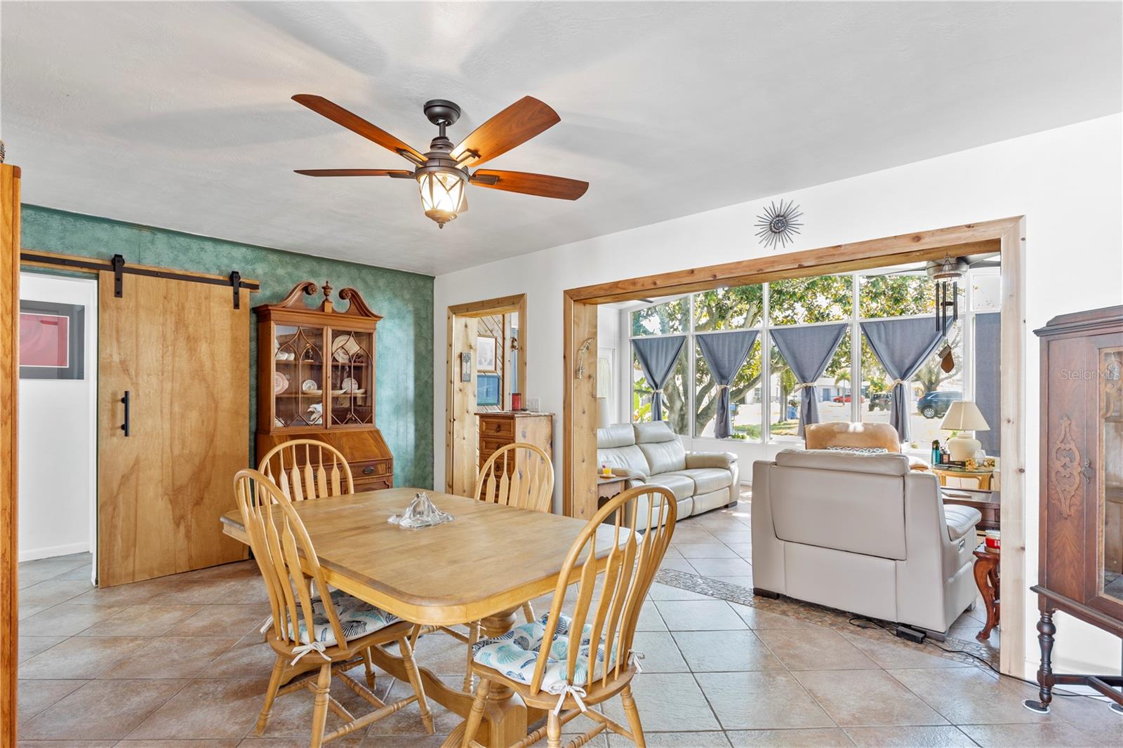 Listing photo id 4 for 1701 66th Avenue N