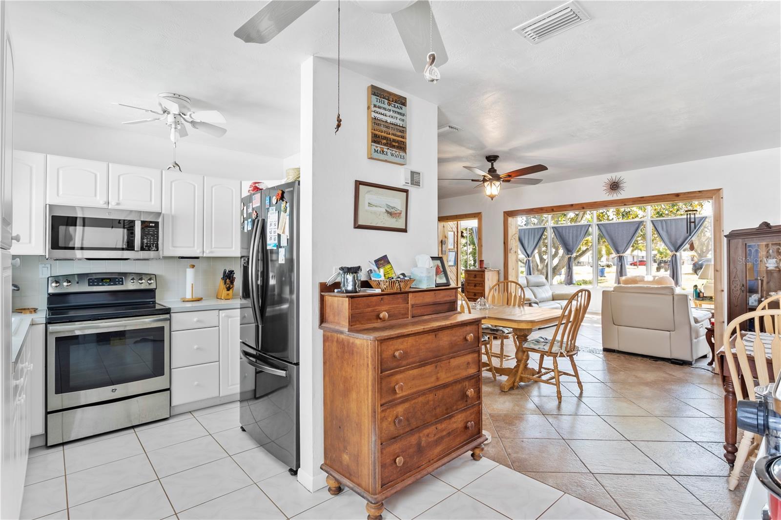Listing photo id 5 for 1701 66th Avenue N