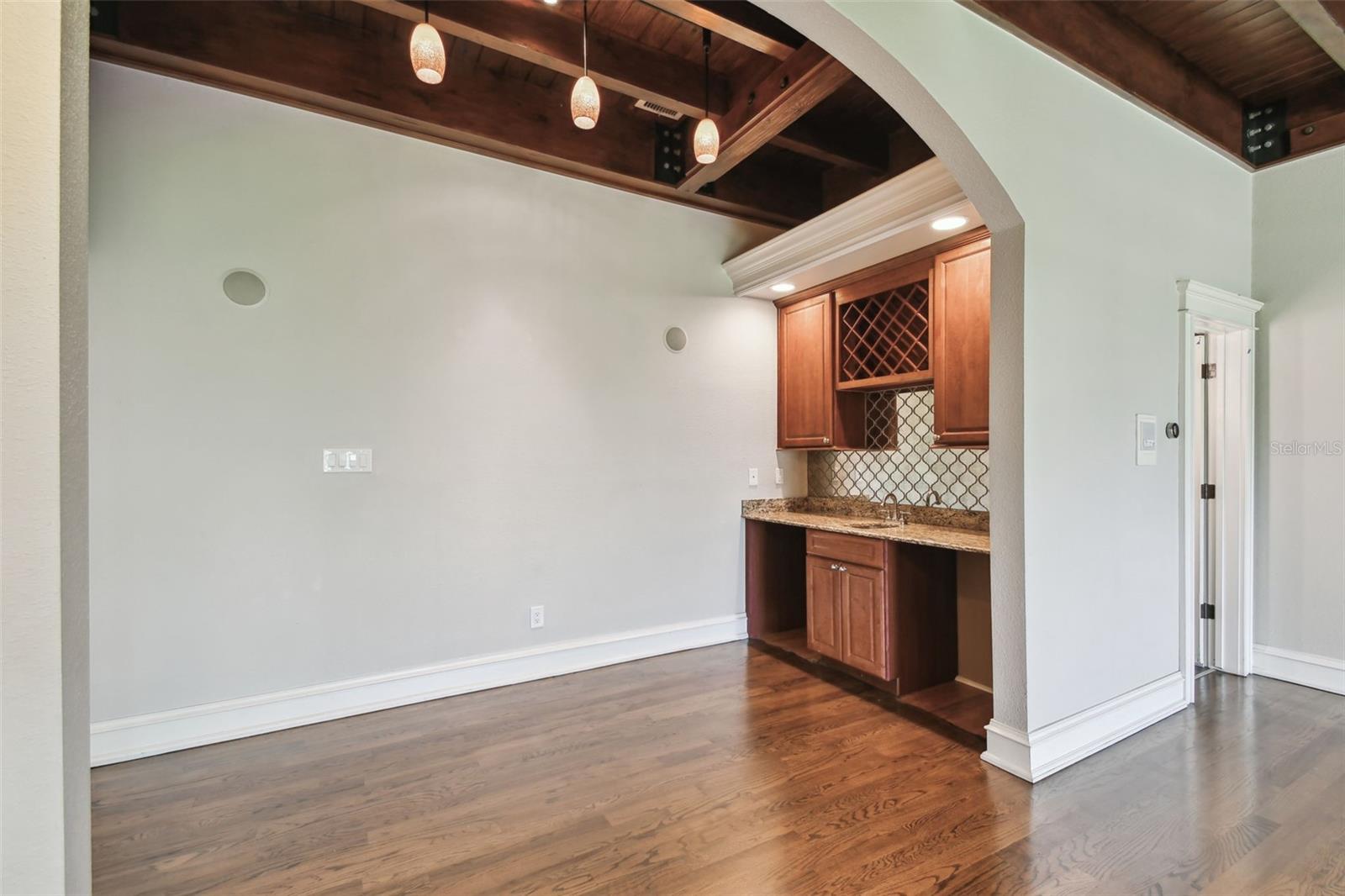 Listing photo id 8 for 405 Shore Crest Drive