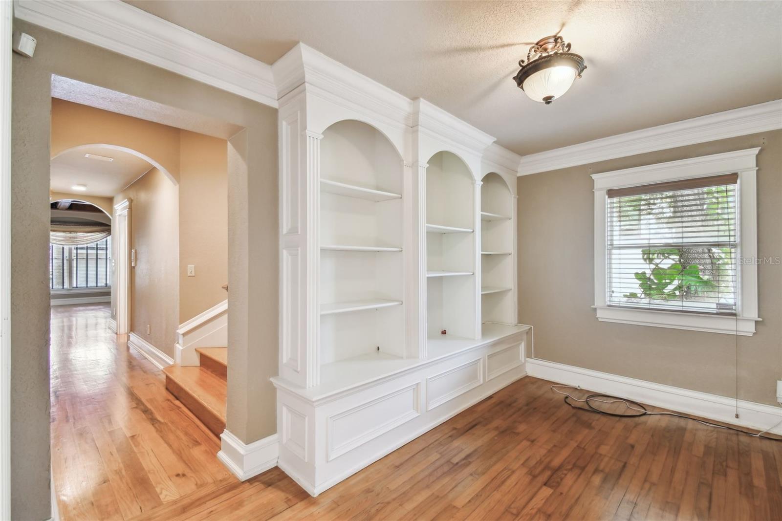 Listing photo id 11 for 405 Shore Crest Drive