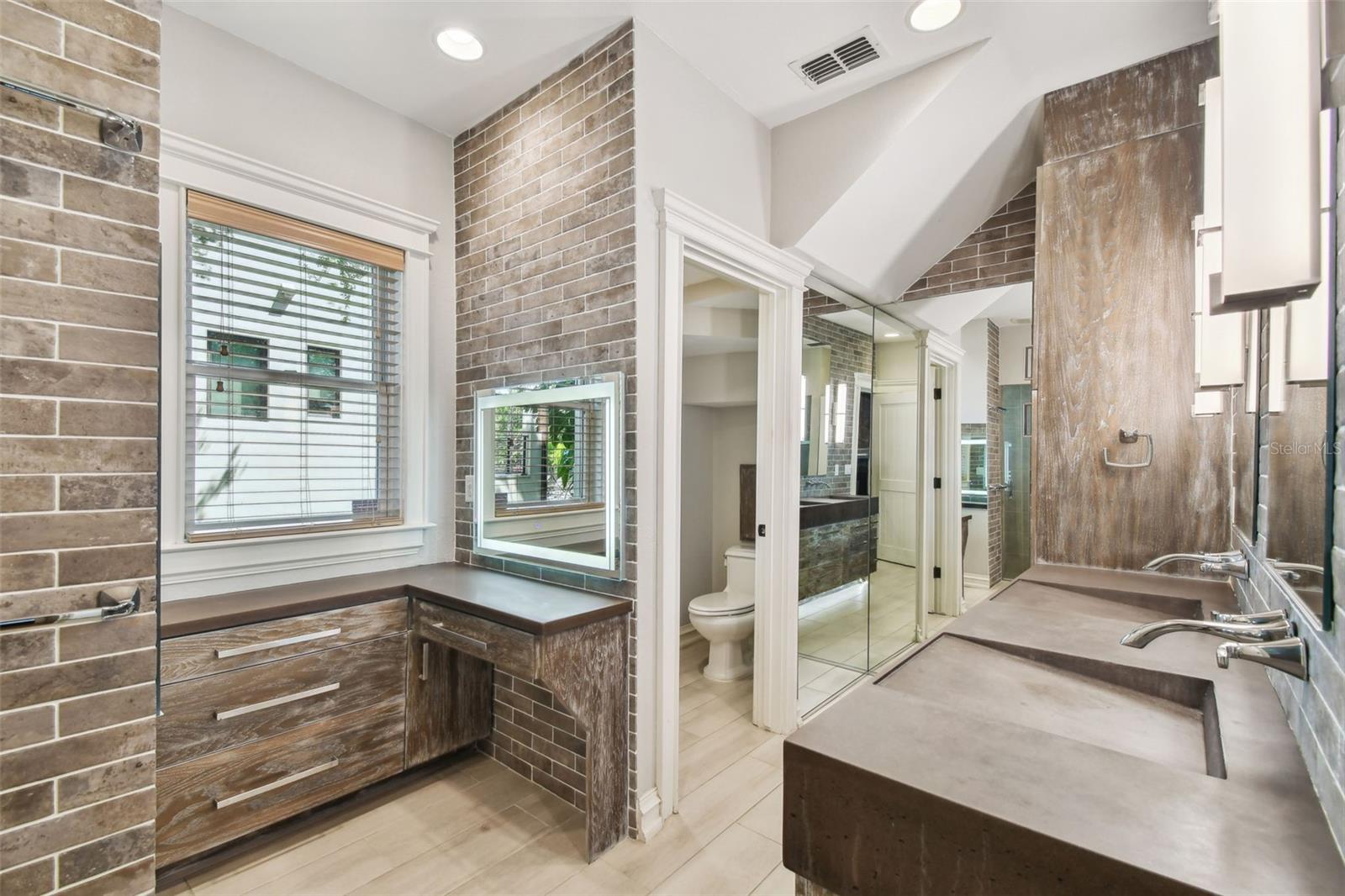 Listing photo id 13 for 405 Shore Crest Drive
