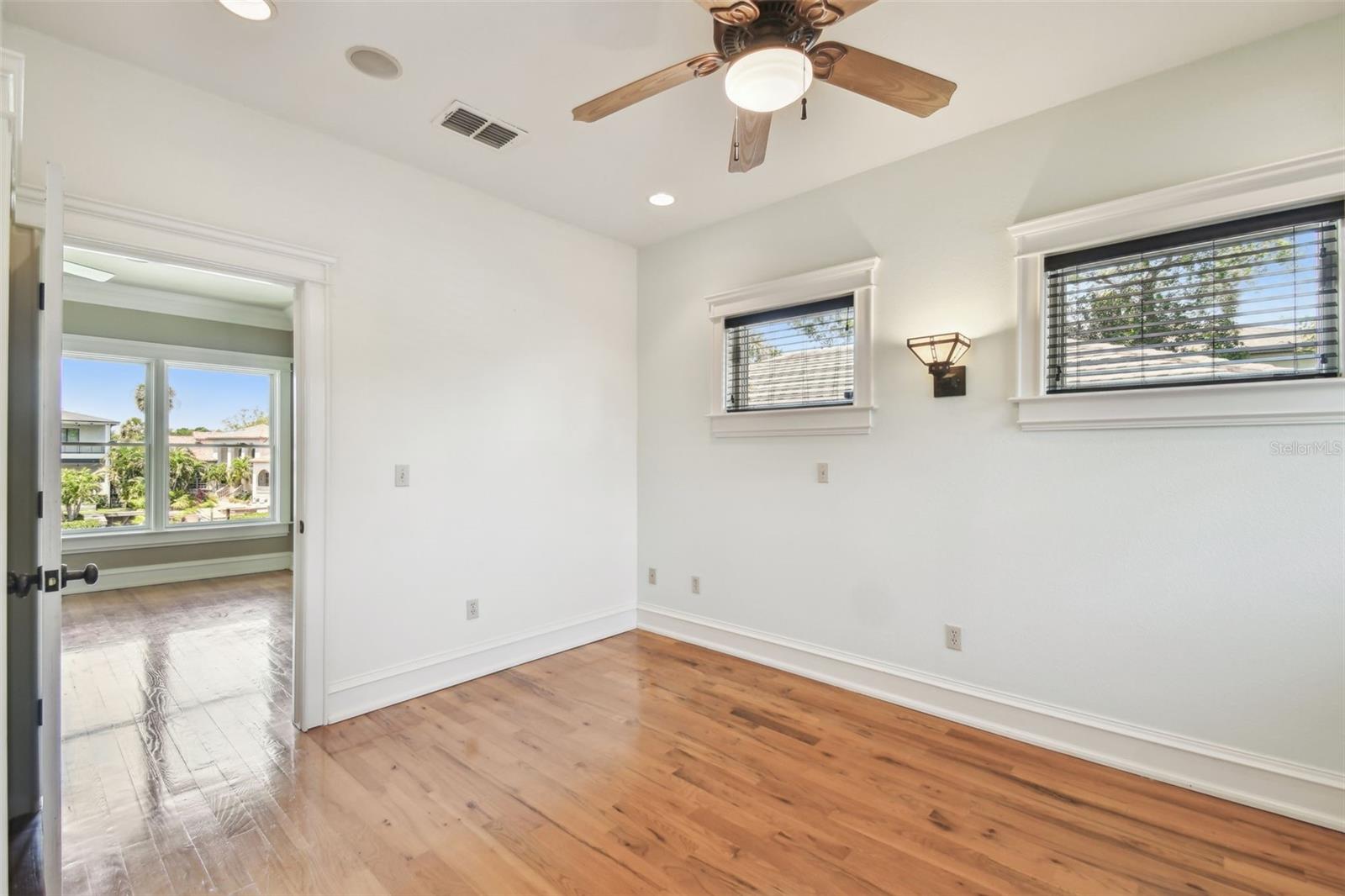 Listing photo id 24 for 405 Shore Crest Drive