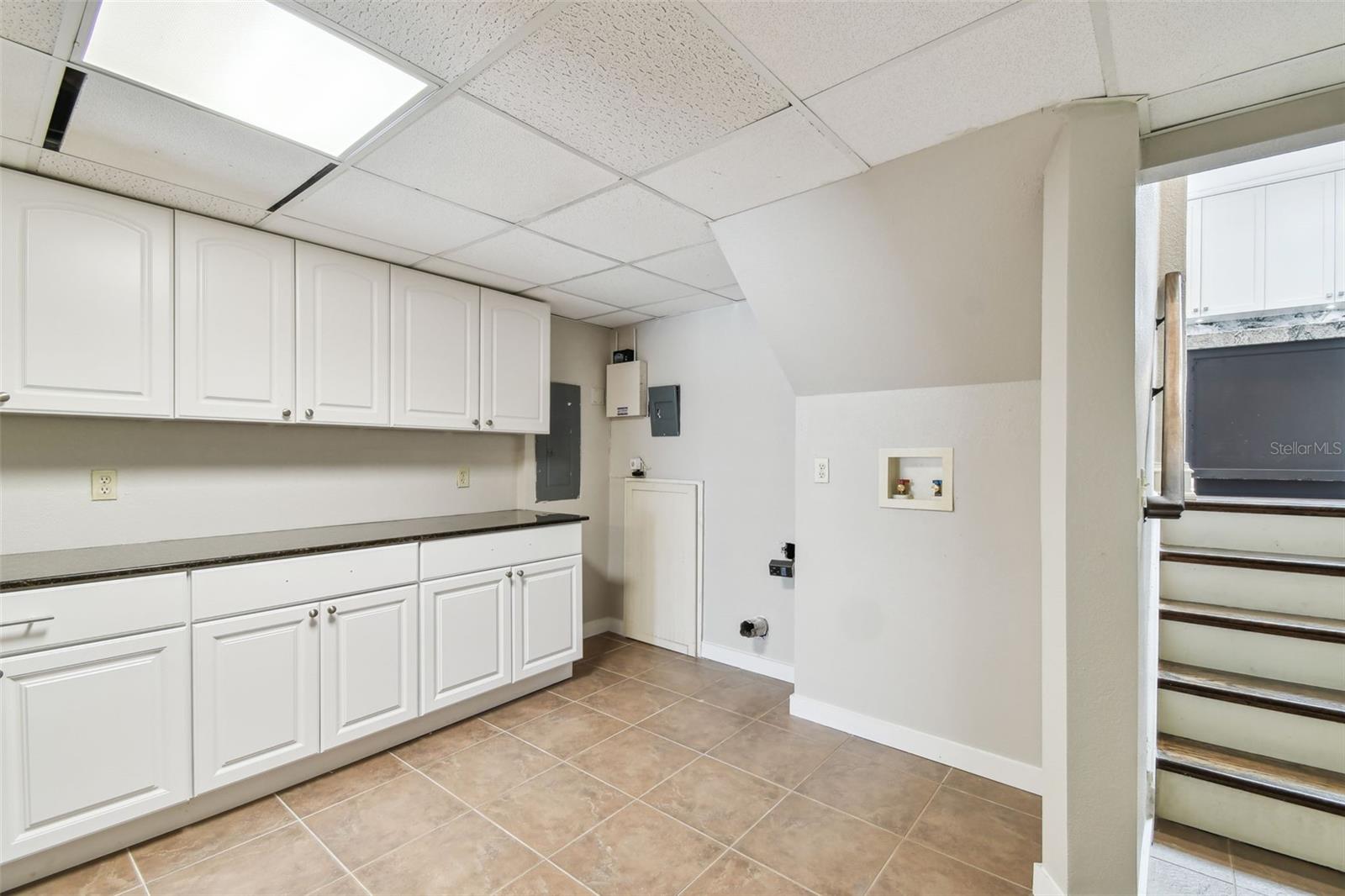 Listing photo id 25 for 405 Shore Crest Drive