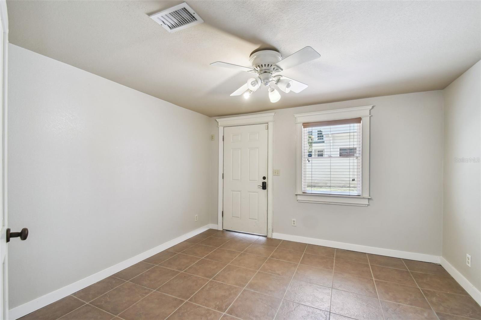 Listing photo id 26 for 405 Shore Crest Drive