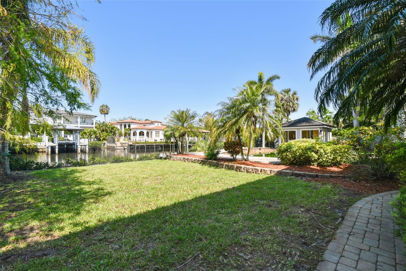 Listing photo id 32 for 405 Shore Crest Drive