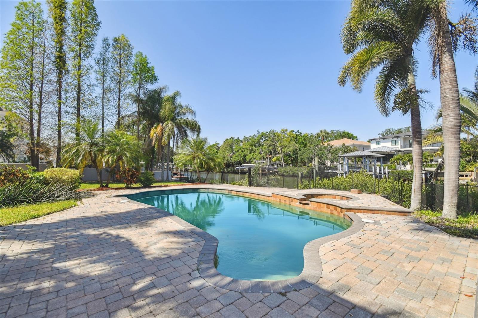 Listing photo id 33 for 405 Shore Crest Drive
