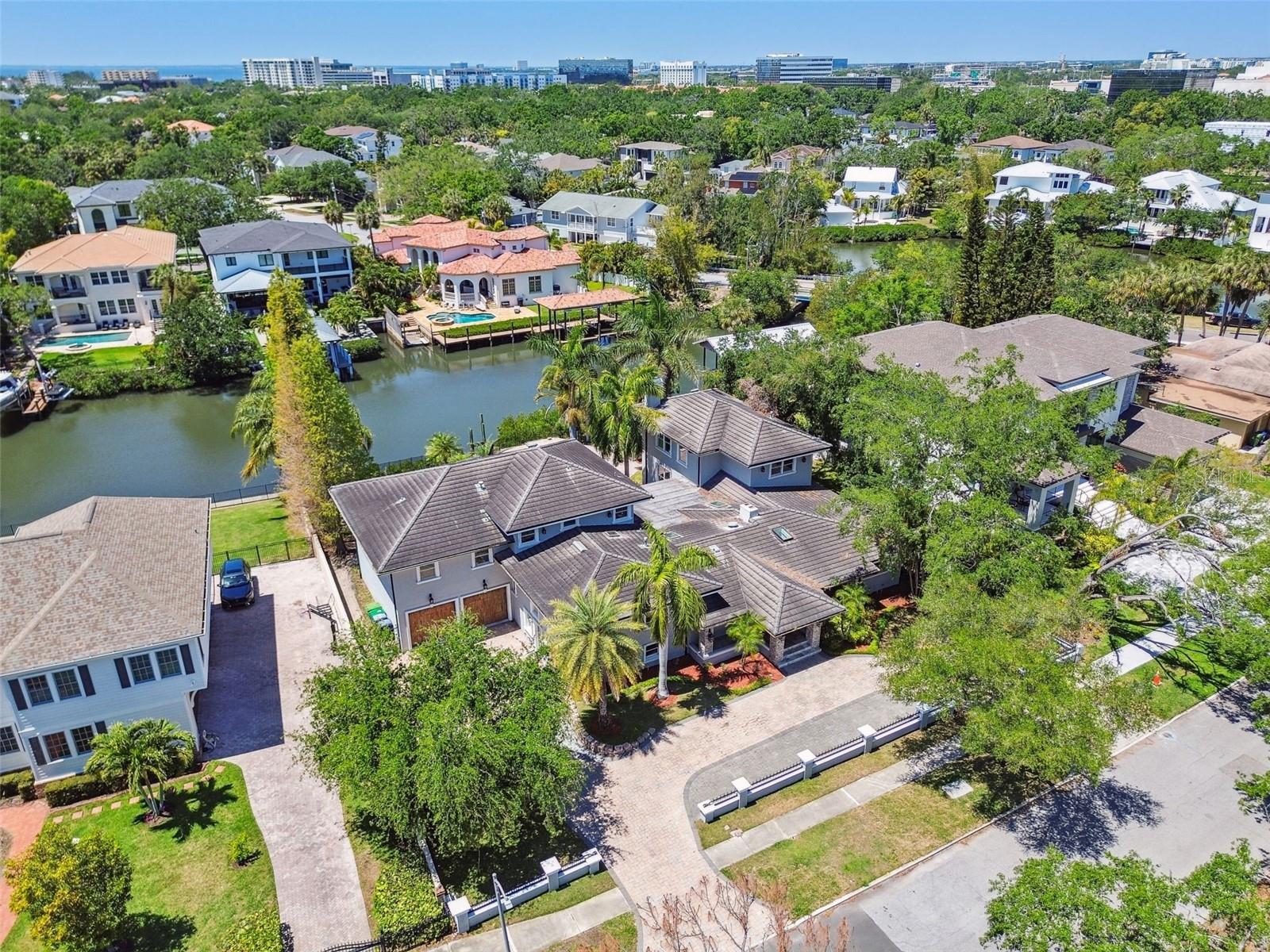 Listing photo id 38 for 405 Shore Crest Drive
