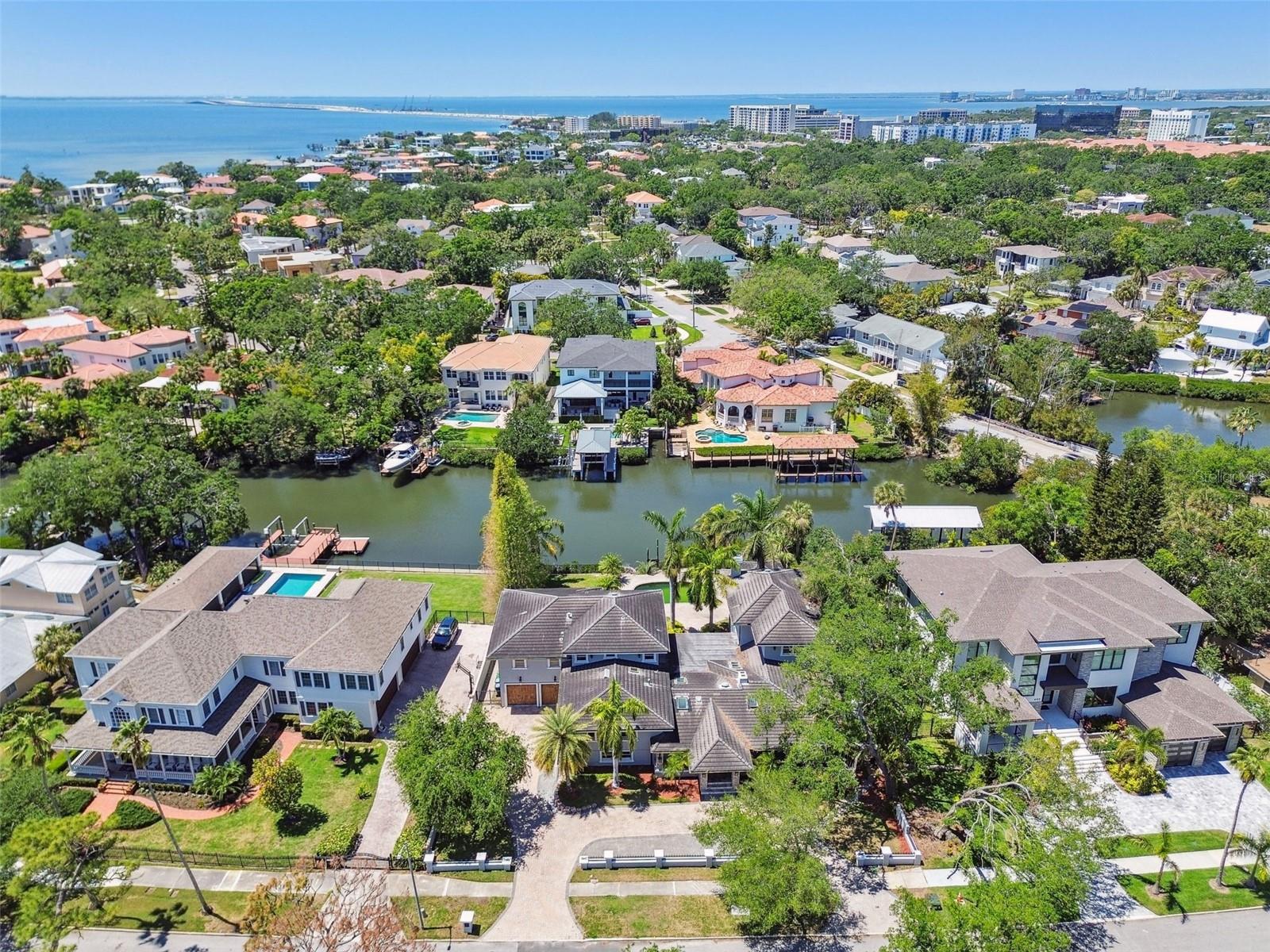 Listing photo id 39 for 405 Shore Crest Drive