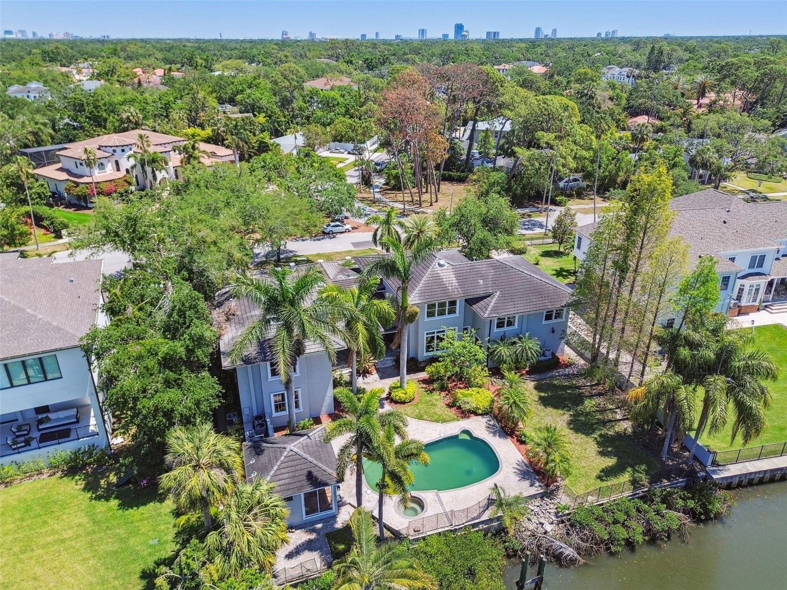 Listing photo id 41 for 405 Shore Crest Drive