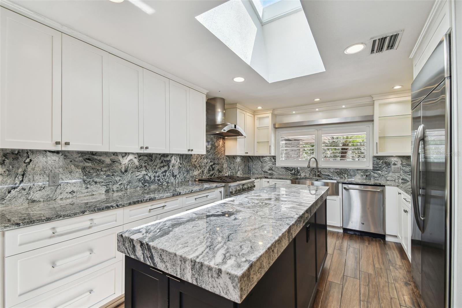 Listing photo id 6 for 405 Shore Crest Drive