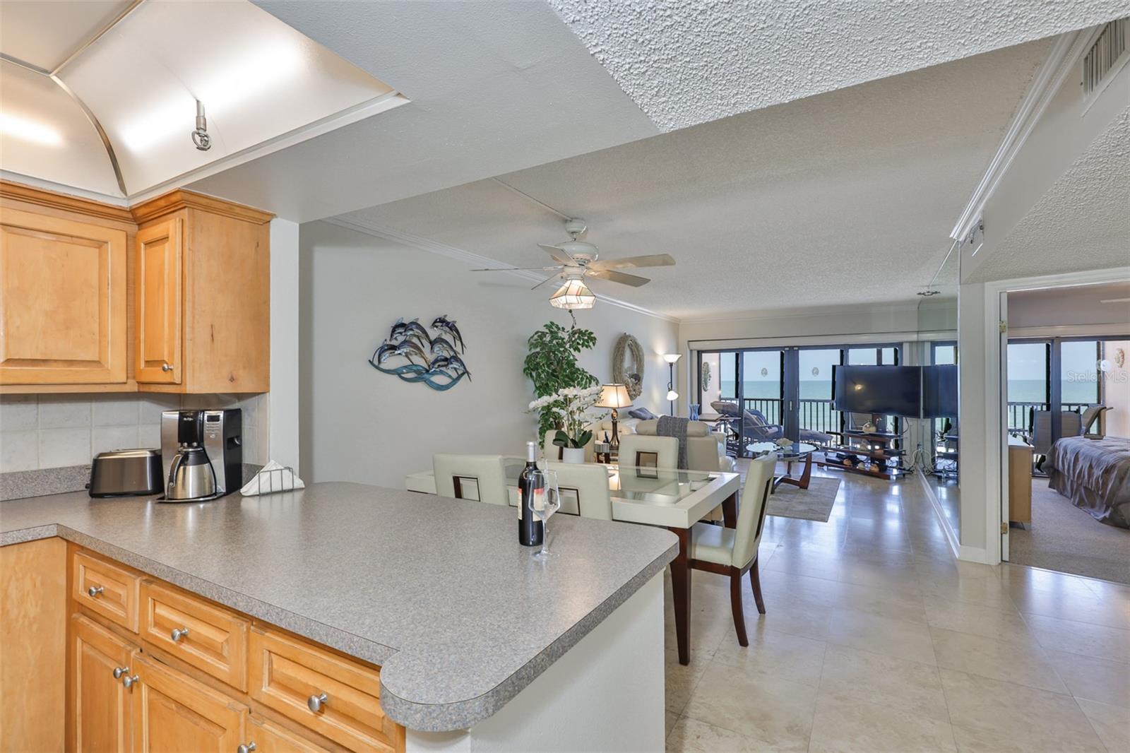Image 10 of 41 For 13720 Gulf Boulevard 302