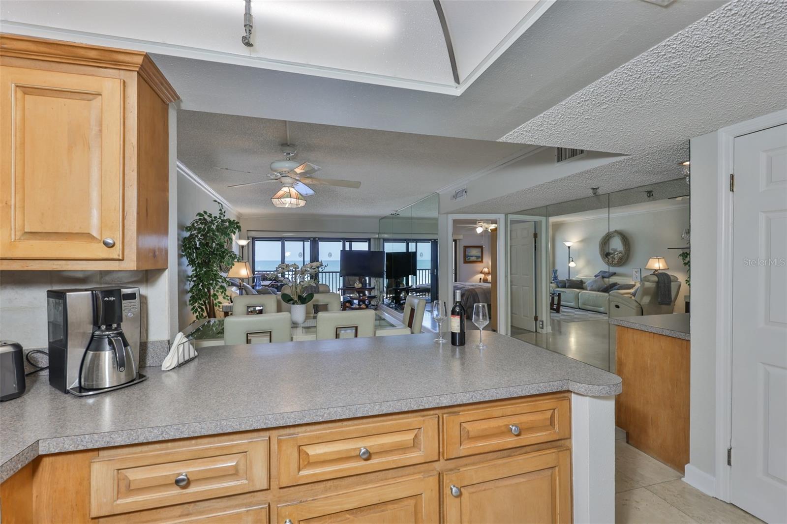 Image 11 of 41 For 13720 Gulf Boulevard 302