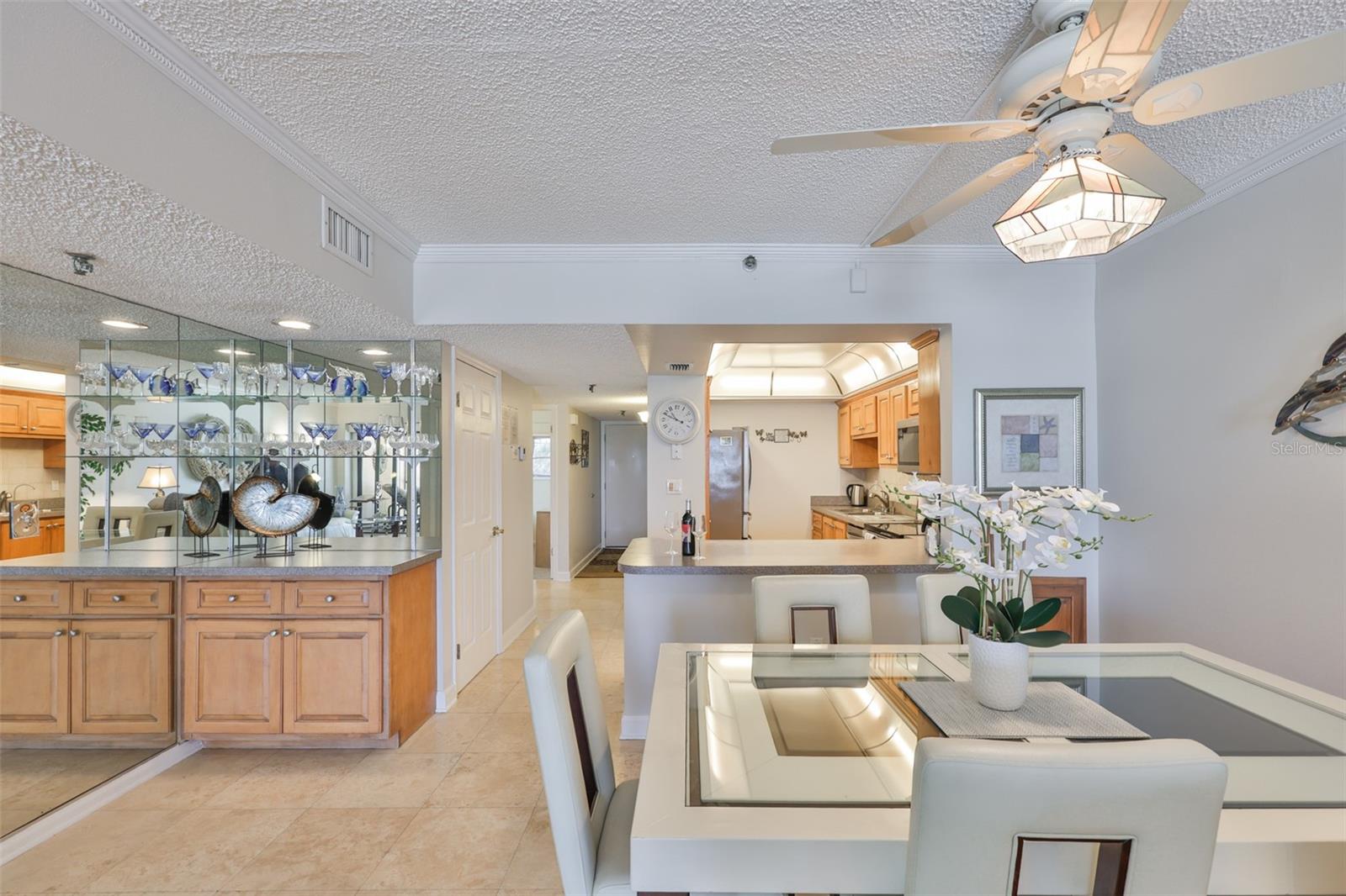 Image 14 of 41 For 13720 Gulf Boulevard 302