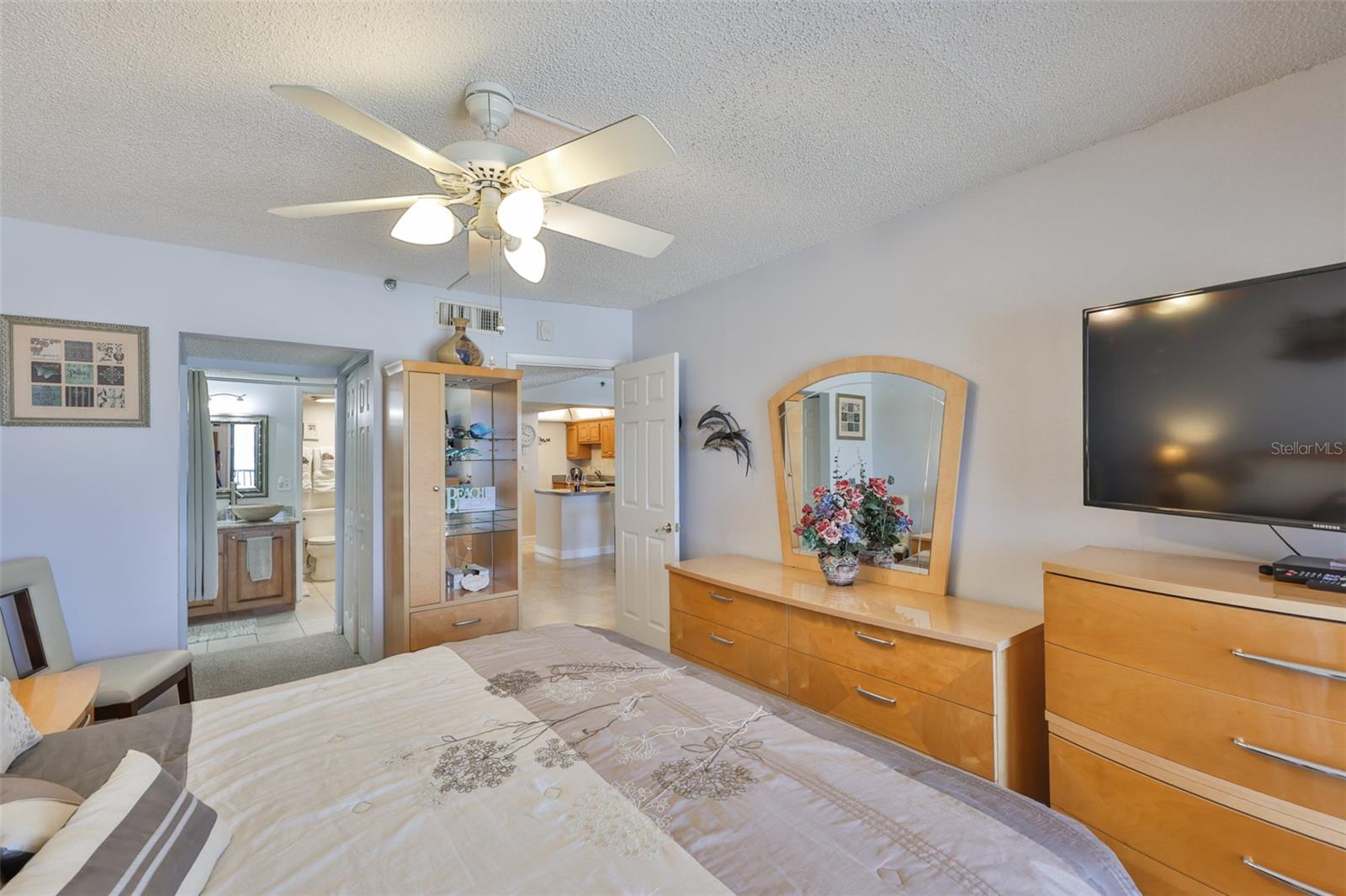 Image 18 of 41 For 13720 Gulf Boulevard 302