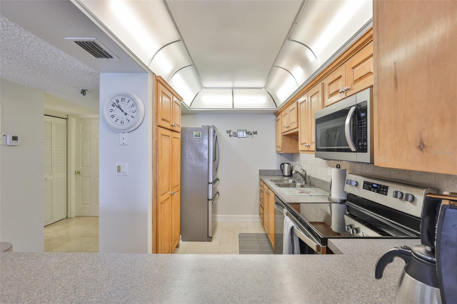 Image 9 of 41 For 13720 Gulf Boulevard 302
