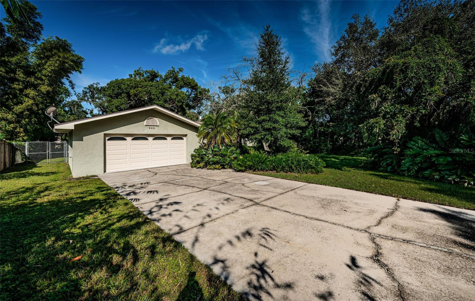 Image 12 of 81 For 209 Greenfield Avenue