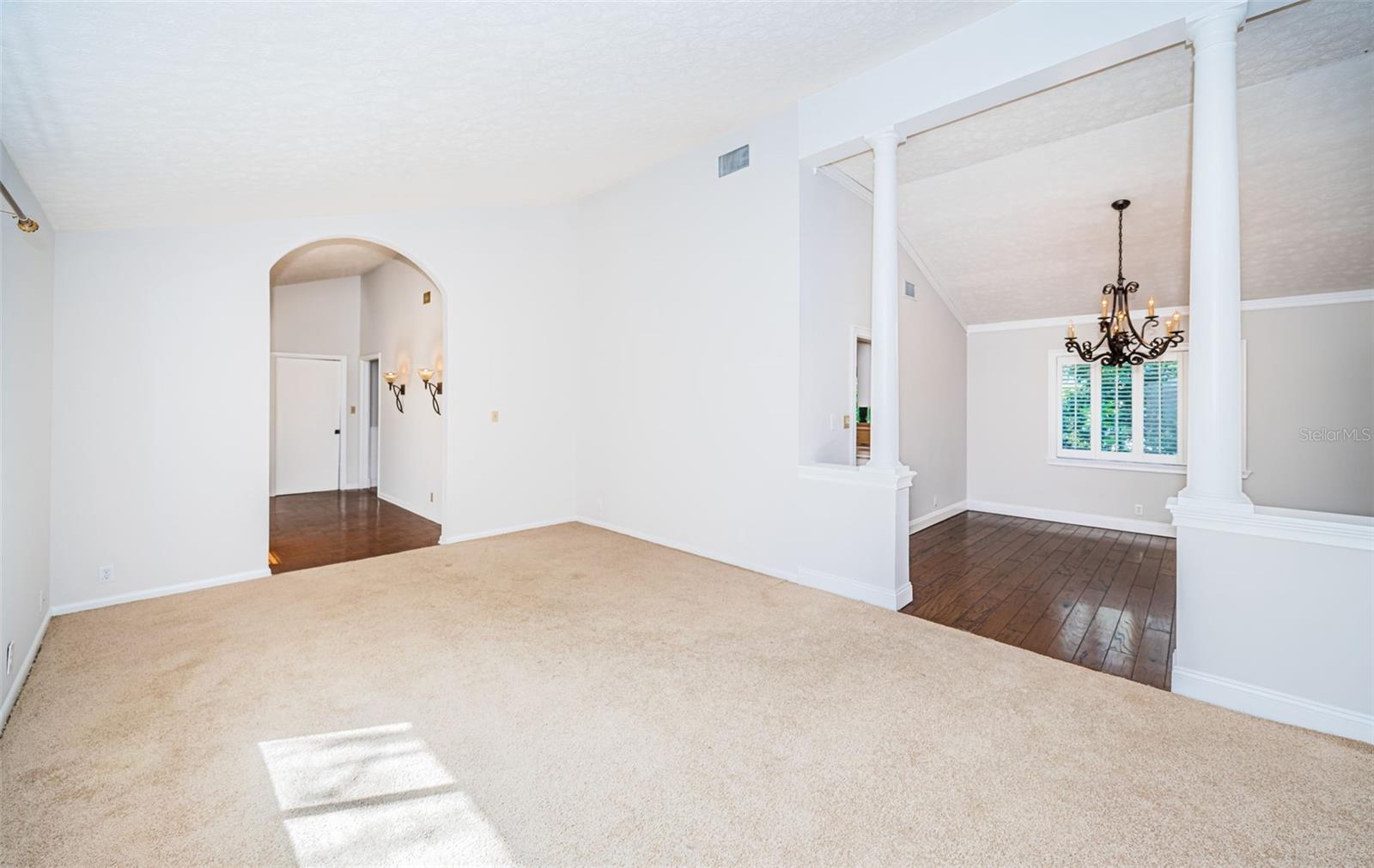 Image 21 of 81 For 209 Greenfield Avenue