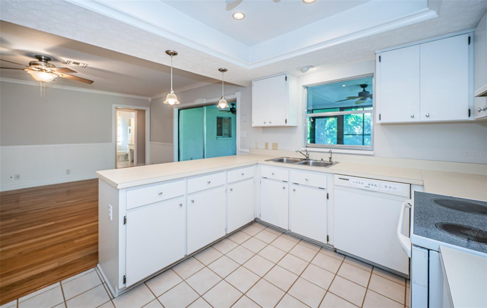 Image 30 of 81 For 209 Greenfield Avenue